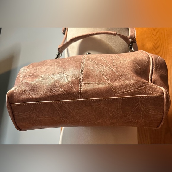 Barbie Pink Kiss Lock Contrasty Stitch Shoulder Bag With Adjustable Crossbody - Picture 5 of 16